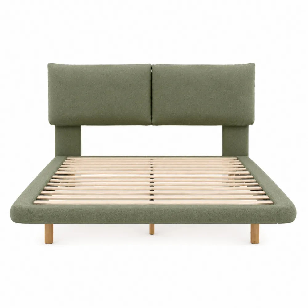 Letto matrimoniale in legno e tessuto verde con rete a doghe